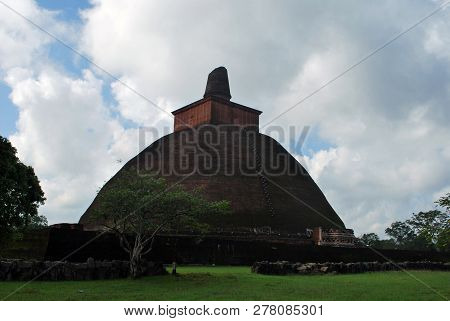 The Abhayagiri Dagoba Iin Anuradhapura, Sri Lanka