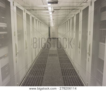 Data Center Serverrack Network Hub And Switch