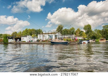 Loosdrecht, Netherlands - September 3 , 2017:  Mobile Homes On The Banks Of The Loosdrechtse Plassen