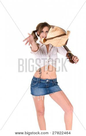 Sexy mladé bosý cowgirl s copánky s úsměvem s kytarou přes rameno a házení h