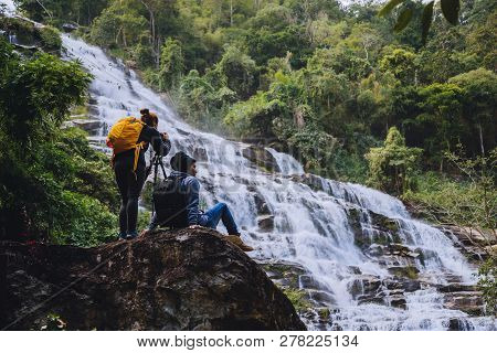 Asian Couple Travel Nature. Travel Relax. Stand Landscapes Natural Touch Stand To See Beautiful Wate