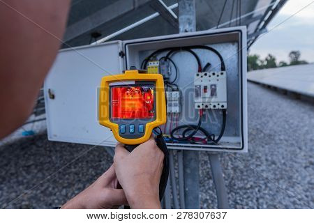 Thermoscan(thermal Image Camera), Industrial Equipment Used For Checking The Internal Temperature Of