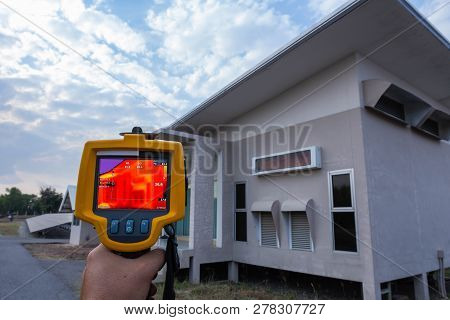 Thermoscan(thermal Image Camera), Industrial Equipment Used For Checking The Internal Temperature Of