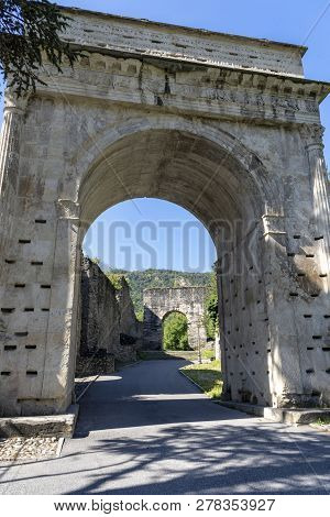 Susa, Turin, Piedmont, Italy: Arch Of August (arco Di Augusto), Roman Monument