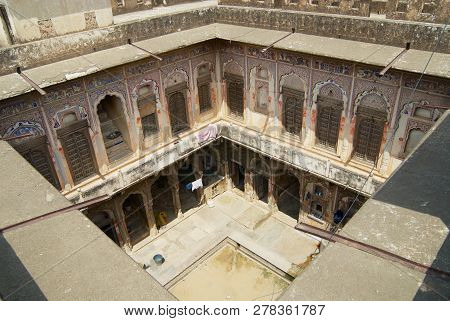 Mandawa, India - March 31, 2007: Interior Yard Of A Historical Haveli In Mandawa, India.