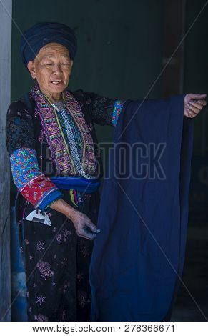 Dong Van , Vietnam - Sep 16 : Woman From The Black Hmong In A Village Near Dong Van In Vietnam On Se