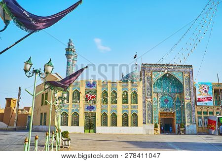 Yazd, Iran - October 18, 2017: The Square Of Imam Zadeh Jafar Shrine In Front Of The Modern Islamic 