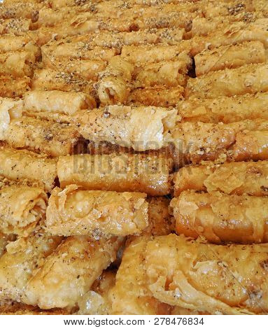 Diples Or Thiples Traditional Greek Christmas Dessert - Sweet Dessert Icon With Honey