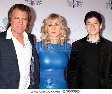 PALM SPRINGS - JAN 11:  Vincent Van Patten, Eileen Davidson, Jesse Van Patten at the 