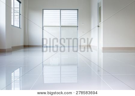 Rflection Ground Empty Inside Of New City Home
