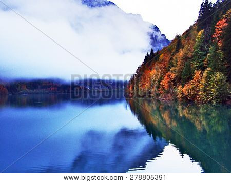 Alpine Lake Klontalersee In Klontal Valley And Mountain Range Glarus Alps - Canton Of Glarus, Switze