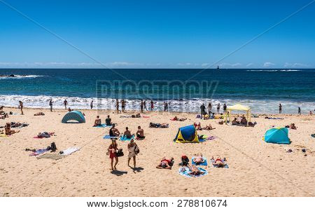 24th December 2018, Coogee Sydney Australia: People Enjoying Hot Sunny Summer Day On Coogee Beach In