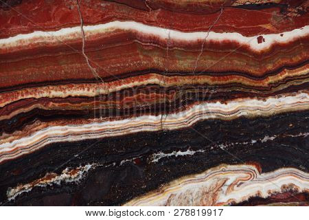 The Structure Of Onyx, A Bright Red Color With Thin Veins, Is Called Onice Fantastico