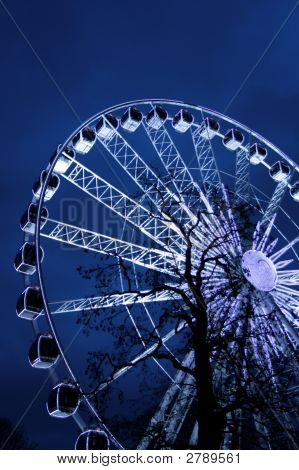 Roda gigante brilhante - fotografia da noite