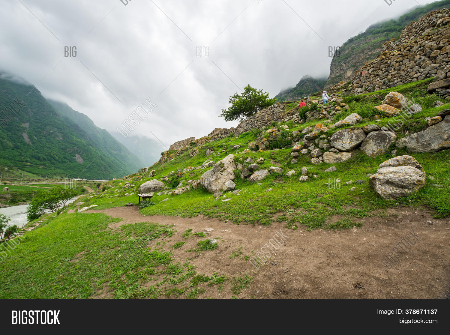 Погода в верхней балкарии точный. Погода в верхней балкарии точный. Верхняя балкария гостиницы. Башня амирхановых верхняя балкария. Горы верхняя балкария.