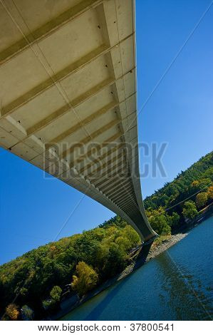 Broen over åen, dam Vranov.
