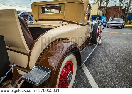Jesup, Ga - March 17, 2018: Close Up View Of A 1930 Packard Eight Series 734 At The Jesup 2018 St. P