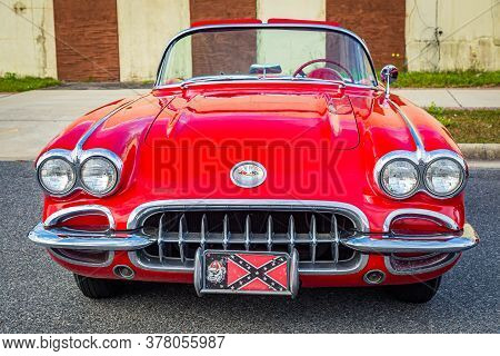 Jesup, Ga - March 17, 2018: Close Up View Of A 1960 Chevrolet Corvette At The Jesup 2018 St. Patrick