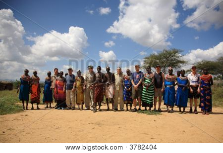 Turisté a Samburu tanečnice