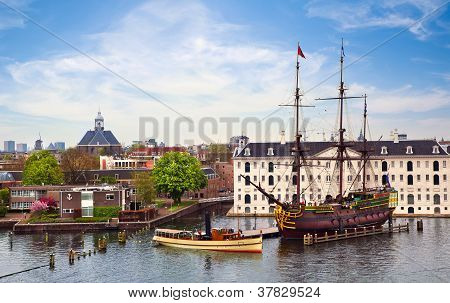 Panorama Amsterdamin VOC-alus