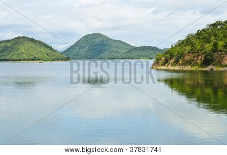 Panorâmica da montanha verde