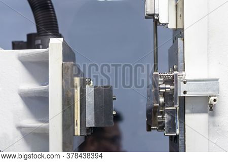 Metal Mould Or Plastic Injection Mold Setup On High Pressure Injection Molding Machine For Mass Prod