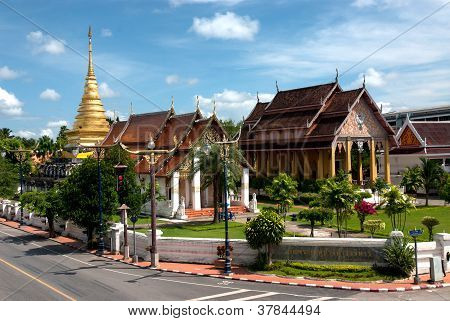 เบิร์ดอายวิวของเจดีย์