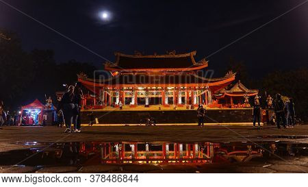 Semarang, Central Java, Indonesia - April 18, 2019: Sam Po Kong Temple At Night, An Iconic And Herit