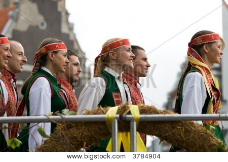 traditionelle lettische Volkstanz