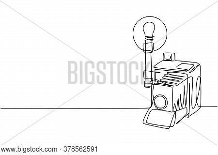 Single Continuous Line Drawing Of Old Retro Analog Camera Medium Format With Blitz Flash Light. Vint