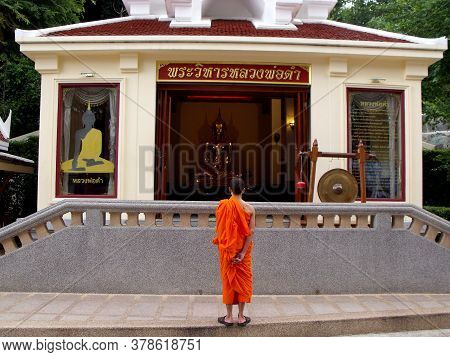 Bangkok, Thailand, September 11, 2015: Buddhist Monk Observes A Buddha Image At A Temple In Bangkok,