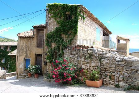Barroux, Fransa'da Evi.