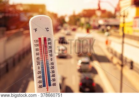 Thermometer In Front Of Cars And Traffic During Heatwave In Montreal.