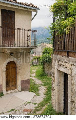 Streets Of Medieval Borgo Roccacaramanica In Abruzzo, Italy