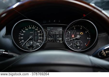 Novosibirsk/ Russia - July 18  2020: Mercedes Benz Gl-class,  Sign And Symbol On Car Dashboard. Car 