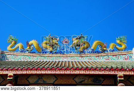 Golden Dragon Statue On Shrine Roof, Dragon Statue On Chinese Temple Roof As Asian Art,  Blue Sky Ba