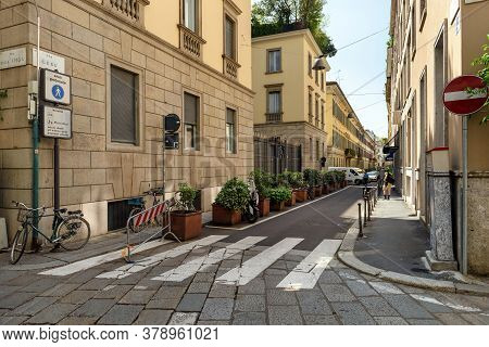 Milan, Italy - April 17, 2018. View Of The Intersection Of The Via Gesu And Via Della Spiga In The H