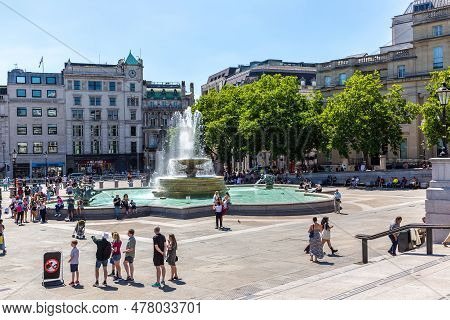 London, The United Kingdom - June 26, 2022: Fountain At Trafalgar Square In A Sunny Summer Day In Lo