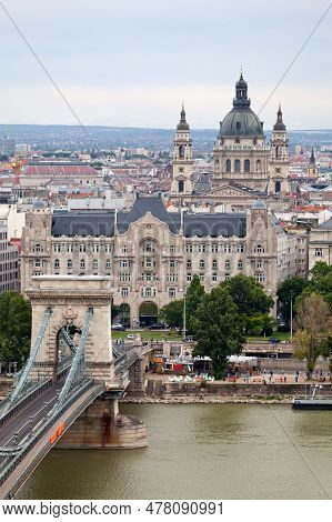 View Of The Széchenyi Chain Bridge, The Gresham Palace And The St. Stephen's Basilica In Budapest.