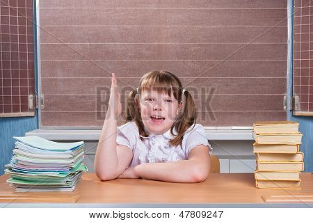 Školačka v učebně