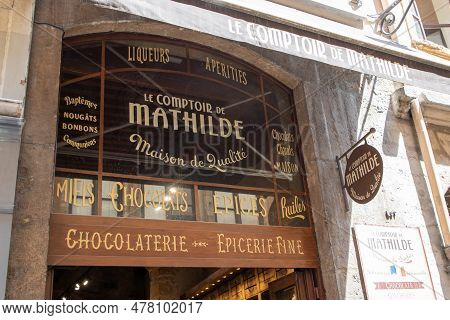 Bordeaux , Aquitaine France - 07 13 2022 : Le Comptoir De Mathilde Brand Sign Chain Store Front Logo