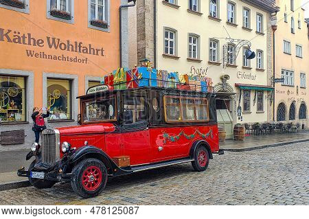 Rothenburg Ob Der Tauber, Bavaria, Germany - May 1, 2023: Vintage And Funny Santa\'s Car With Gifts,