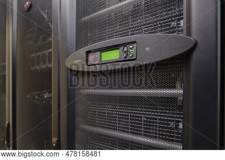 The Electronic Equipment Apc In The Server Room Is In Danger Due To The Critical Error Signal From T