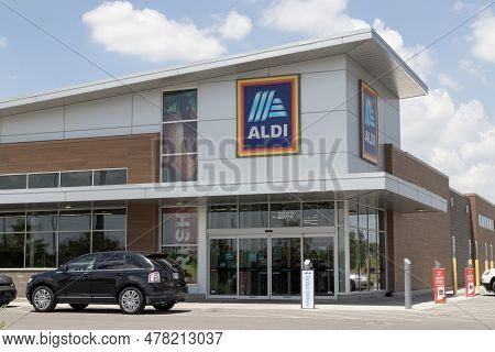 Indianapolis - June 24, 2023: Aldi Discount Supermarket. Aldi Sells A Range Of Grocery Items, Includ