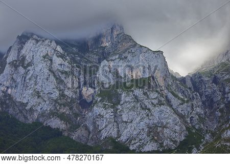 Peaks Of Europe. Landscape Of The Mountains Of The Cantabrian Mountain Range, In Spain