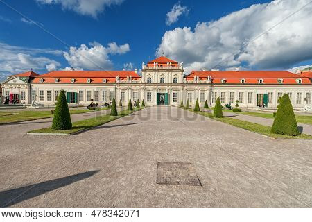 Vienna, Austria - October 09, 2016: Belvedere Palace And Garden With Fountain. Sightseeing Object In