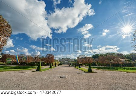 Vienna, Austria - October 09, 2016: Belvedere Palace And Garden With Fountain. Sightseeing Object In