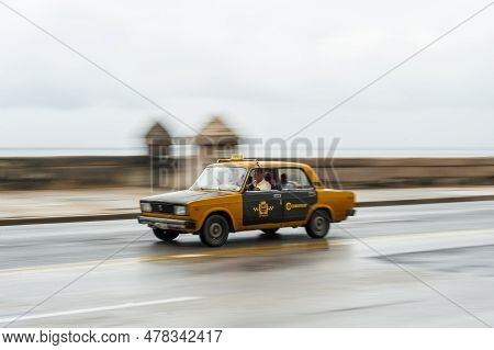 Havana, Cuba - October 21, 2017: Old Car In Havana, Cuba. Pannnig. Retro Vehicle Usually Using As A 