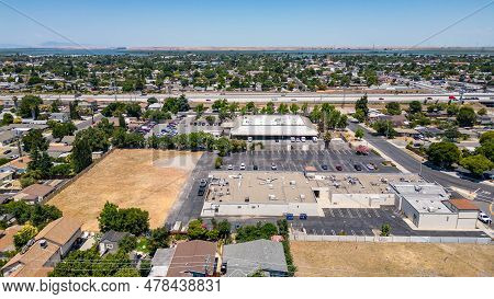 Antioch, California Usa June 28, 2023: Aerial Images Over A Commercial Property With A Vacant Field