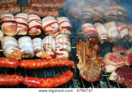Kød på grillen